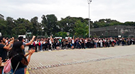 İzmir Atatürk Lisesi Öğrencileri İzmir Marşı'nı Okurken
