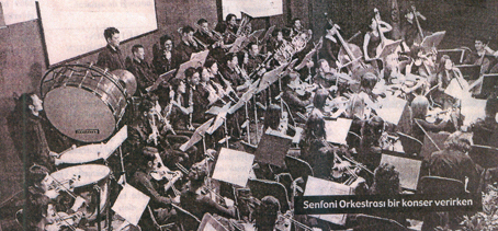 Çukurova Üniversitesi Devlet Konservatuvarı Senfoni Orkestrası Bir Konser Verirken