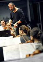 Cem Yılmaz Borusan Orkestrasını Yönetirken